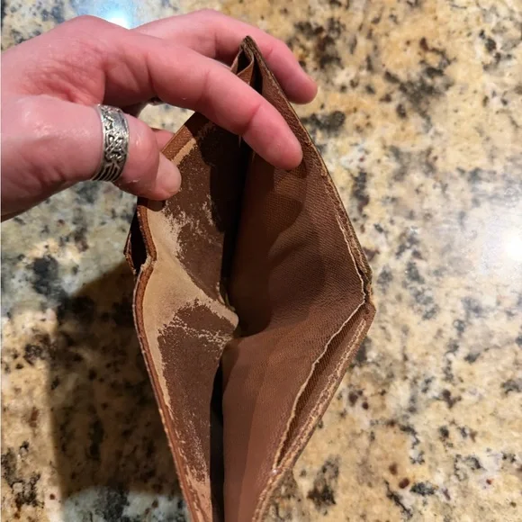 Loved Louis Vuitton wallet - Picture 6 of 6